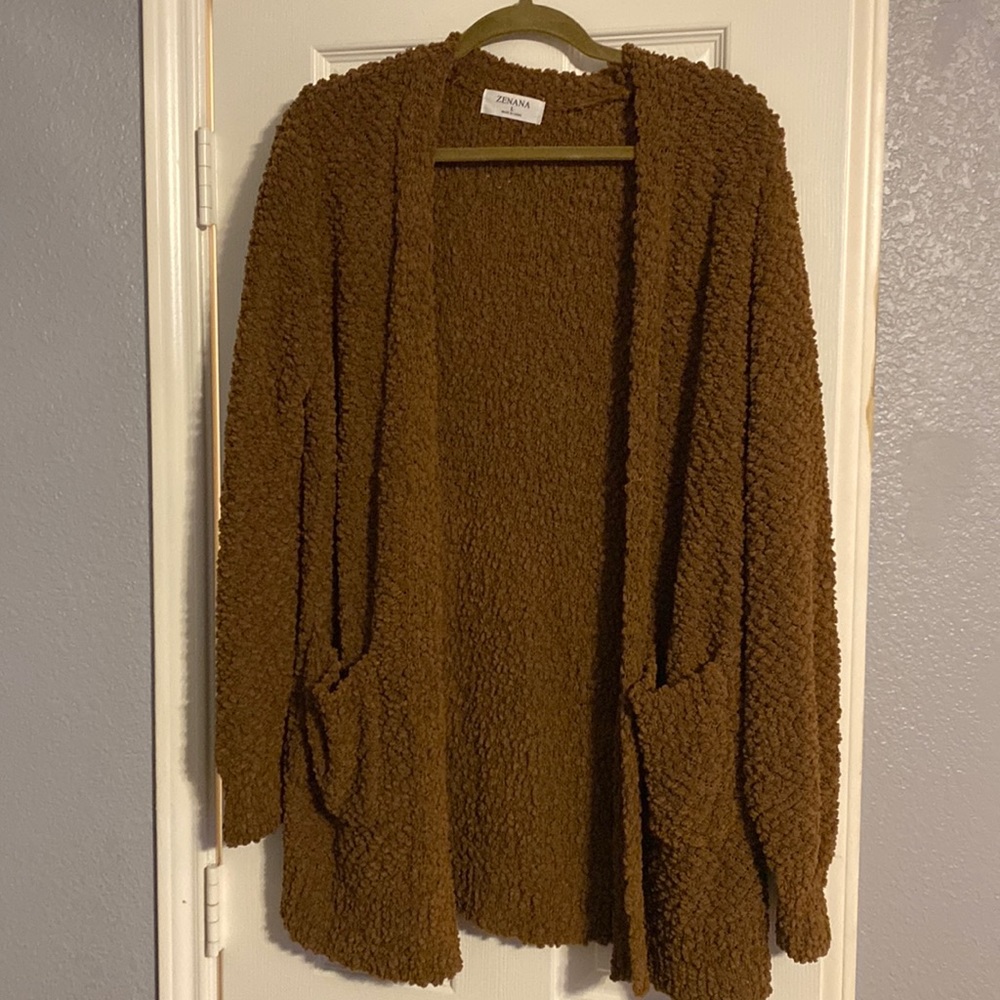 Zenana brown popcorn cardigan w pockets. Size large. Oversized.